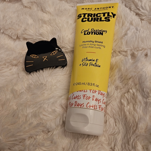 Marc Anthony Other - Marc Anthony Strictly Curls Defining Lotion & Hair Clip